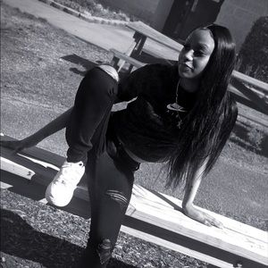 Meet your Posher, Kiona